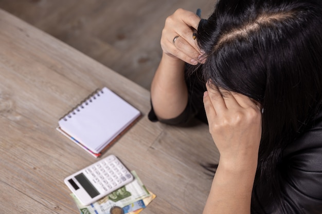 Navigating Debt: A Guide to Personal Bankruptcy for Women Today