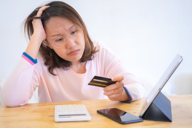 Why It's Incredibly Challenging to Clear Credit Card Debt: Unveiling the Four Major Hurdles